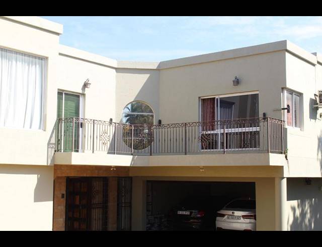 5 BEDROOM HOUSE FOR SALE IN FOURWAYS